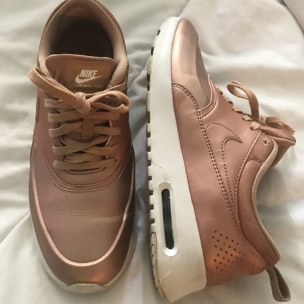 Nike - Picture 2 of 3